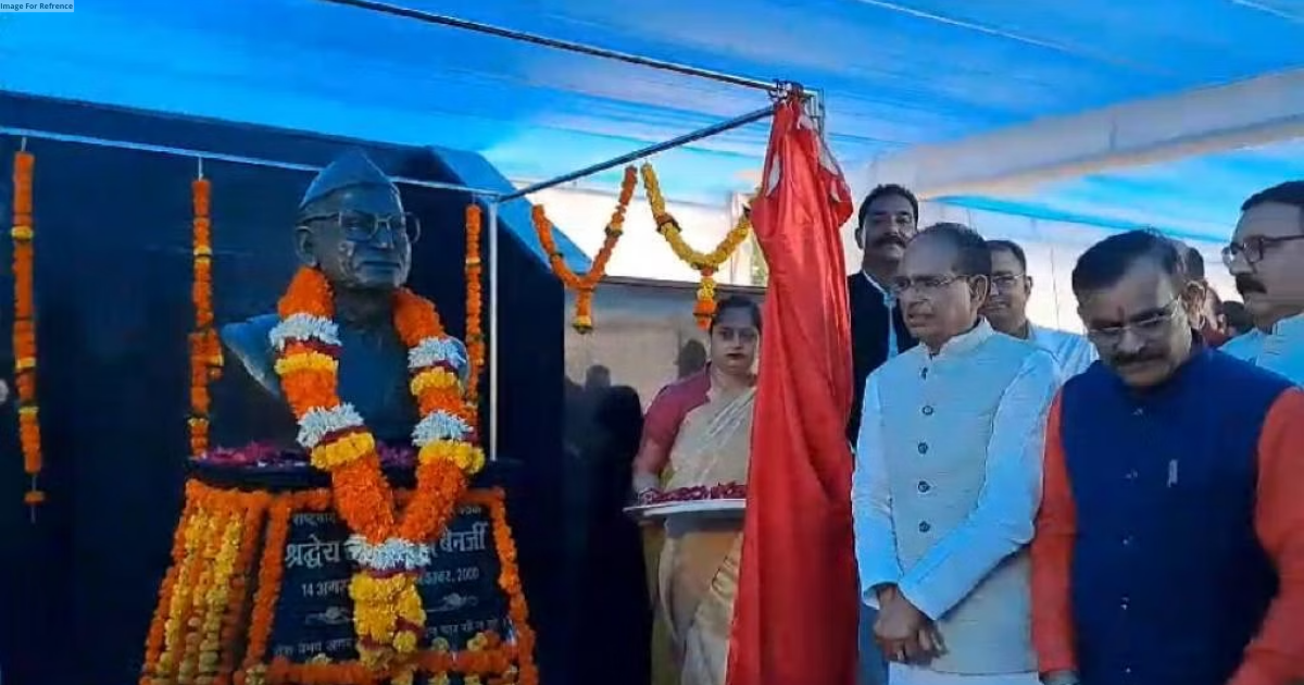 MP CM Chouhan unveils statue of late Subhash Chandra Banerjee in Jabalpur